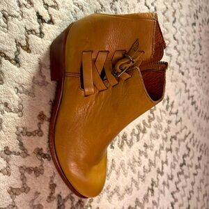 Frye size 7 leather booties never worn